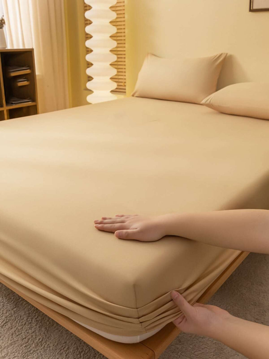 1pc Super Soft Solid Color Fitted Sheet, Bedding, Lightweight Fitted Sheet, Khaki Mattress Cover, Deep Pocket Fitted Sheet, Soft And Breathable, Suitable For All Bed Sizes - Twin, Full, Queen, King, All Seasons, Room Decor, Machine Washable